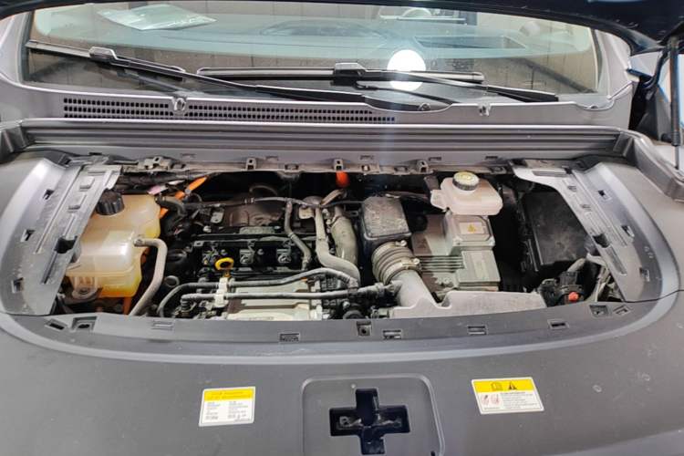Used VOYAH Dream 2025 PHEV Four-Wheel-Drive Flagship Kunpeng Edition Engine Bay