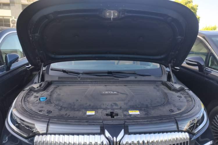 Used VOYAH Dream 2025 PHEV Four-Wheel-Drive Flagship Kunpeng Edition Engine Bay