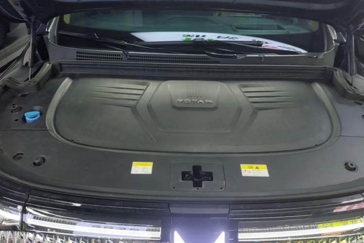 Used VOYAH Dream 2025 PHEV Four-Wheel Drive Prestige Kunpeng Edition Engine Bay