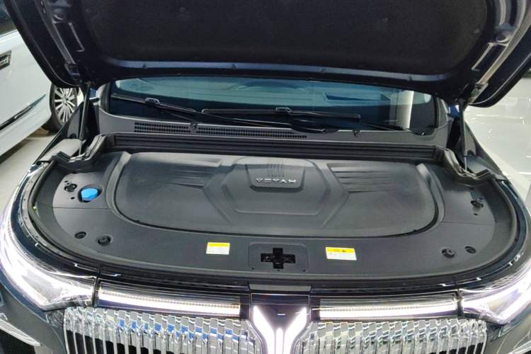 Used VOYAH Dream 2025 PHEV Four-Wheel-Drive Flagship Kunpeng Edition Engine Bay