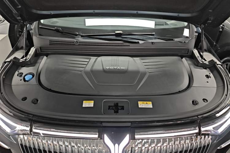 Used VOYAH Dream 2025 PHEV Four-Wheel-Drive Flagship Kunpeng Edition Engine Bay