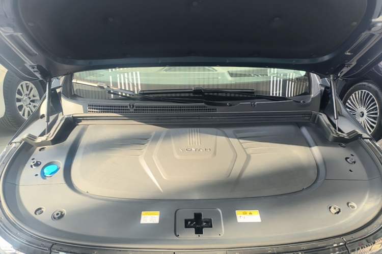 Used VOYAH Dream 2025 PHEV Four-Wheel-Drive Flagship Kunpeng Edition Engine Bay