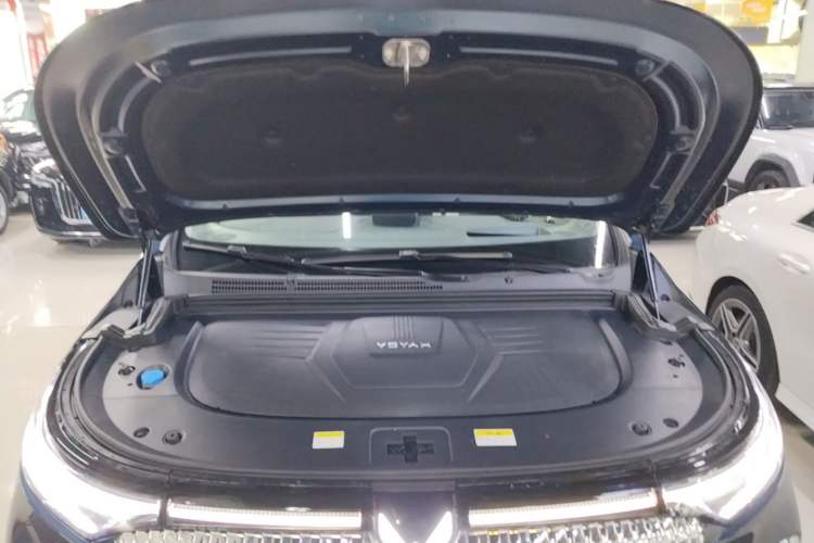 Used VOYAH Dream 2025 PHEV Four-Wheel-Drive Flagship Kunpeng Edition Engine Bay