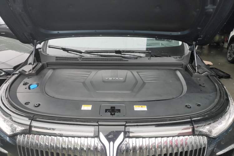 Used VOYAH Dream 2025 PHEV Four-Wheel-Drive Flagship Kunpeng Edition Engine Bay