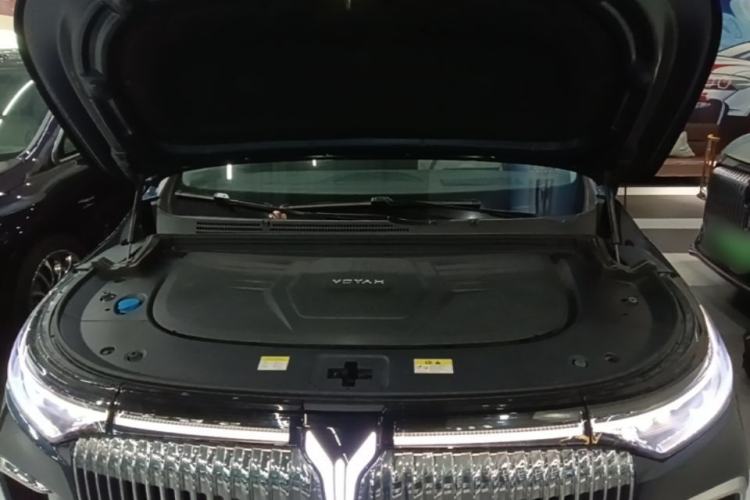 Used VOYAH Dream 2025 PHEV Four-Wheel-Drive Flagship Kunpeng Edition Engine Bay