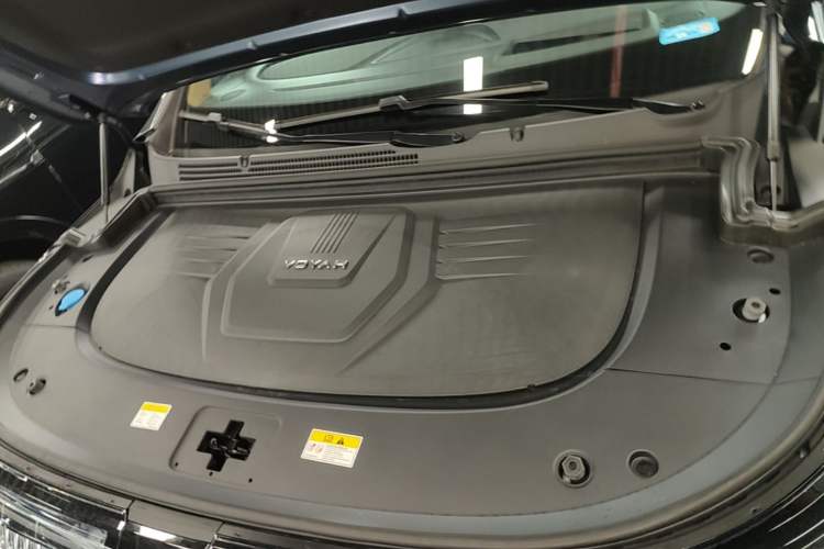 Used VOYAH Dream 2025 PHEV Four-Wheel-Drive Flagship Kunpeng Edition Engine Bay