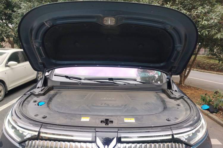 Used VOYAH Dream 2025 PHEV Four-Wheel-Drive Flagship Version – Qiankun Edition Engine Bay