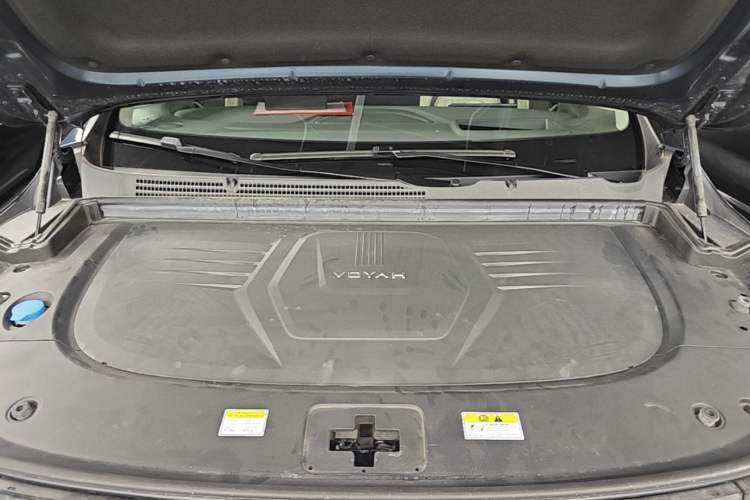 Used VOYAH Dream 2025 PHEV Four-Wheel-Drive Flagship Kunpeng Edition Engine Bay