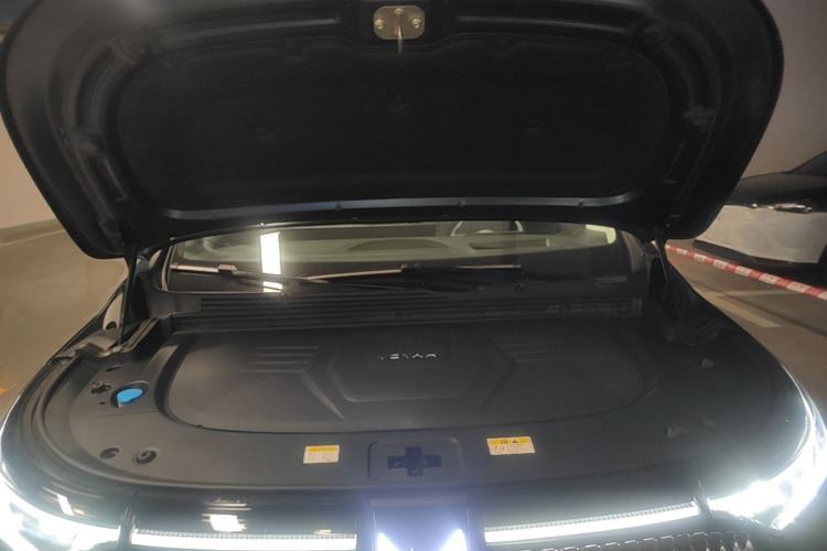 Used VOYAH Dream 2025 PHEV Four-Wheel-Drive Flagship Kunpeng Edition Engine Bay