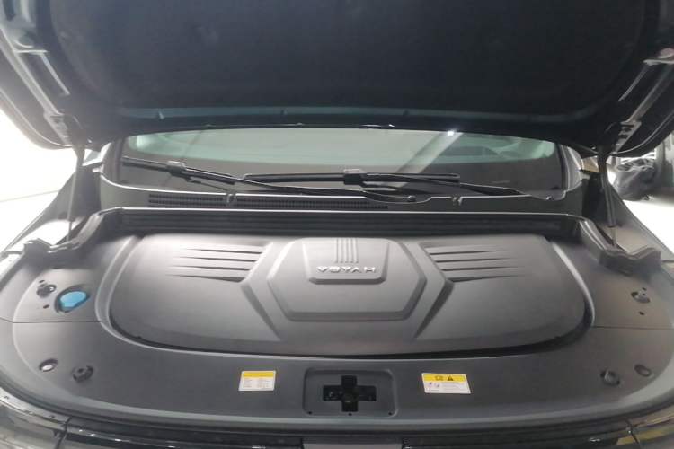 Used VOYAH Dream 2025 PHEV Four-Wheel-Drive Flagship Kunpeng Edition Engine Bay