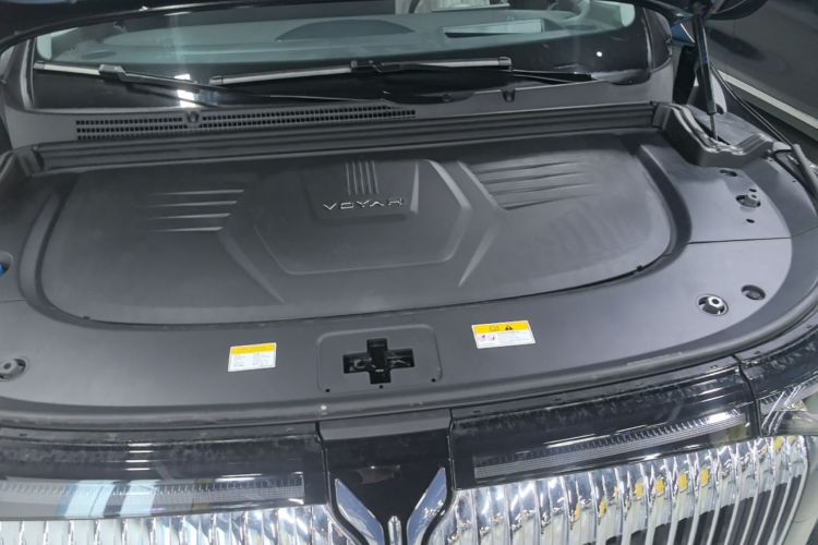 Used VOYAH Dream 2025 PHEV Four-Wheel-Drive Flagship Kunpeng Edition Engine Bay