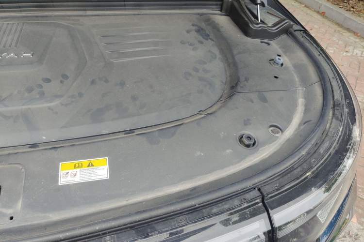Used VOYAH Dream 2025 PHEV Four-Wheel Drive Prestige Kunpeng Edition Engine Bay Left