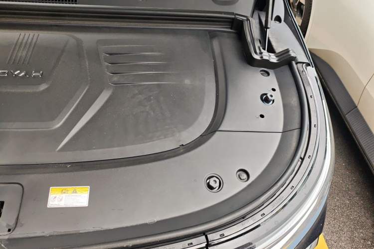 Used VOYAH Dream 2025 PHEV Four-Wheel Drive Excellence Kunpeng Edition Engine Bay Left