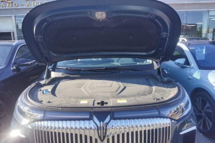 Used VOYAH Dream 2025 PHEV Four-Wheel-Drive Flagship Kunpeng Edition Engine Bay