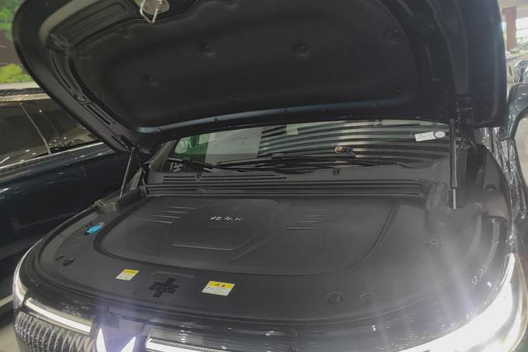 Used VOYAH Dream 2025 PHEV Four-Wheel Drive Excellence Qiankun Edition Engine Bay