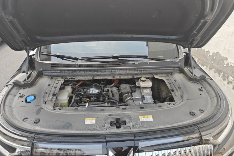 Used VOYAH Dream 2025 PHEV Four-Wheel Drive Excellence Kunpeng Edition Engine Bay