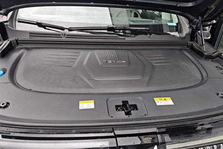 Used VOYAH Dream 2025 PHEV Four-Wheel-Drive Flagship Kunpeng Edition Engine Bay