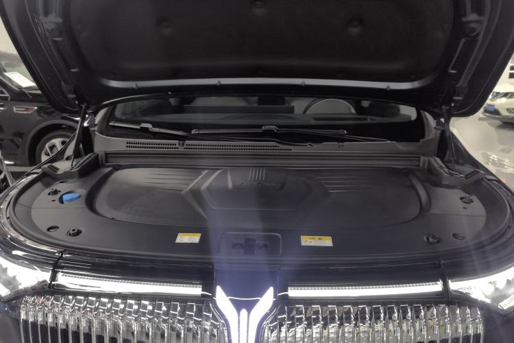 Used VOYAH Dream 2025 PHEV Four-Wheel Drive Prestige Kunpeng Edition Engine Bay
