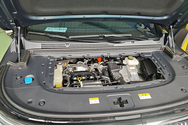 Used VOYAH Dream 2025 PHEV Four-Wheel Drive Prestige Kunpeng Edition Engine Bay