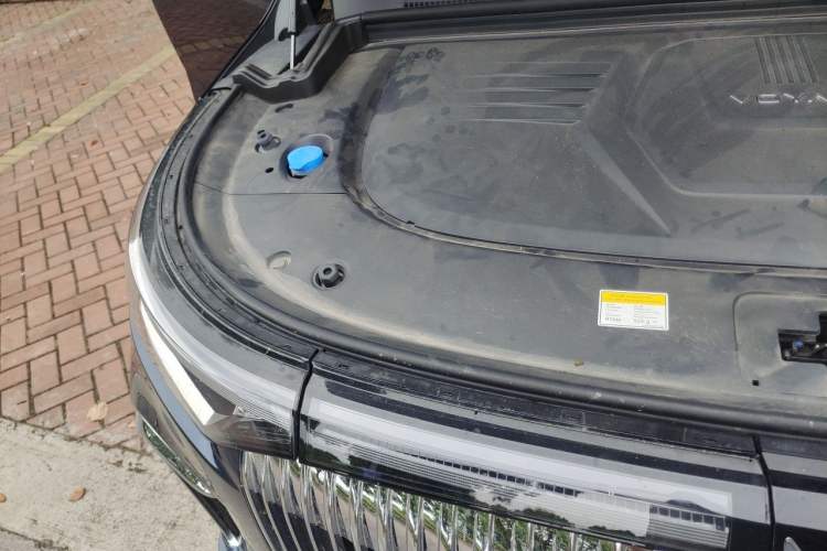 Used VOYAH Dream 2025 PHEV Four-Wheel Drive Prestige Kunpeng Edition Engine Bay Right