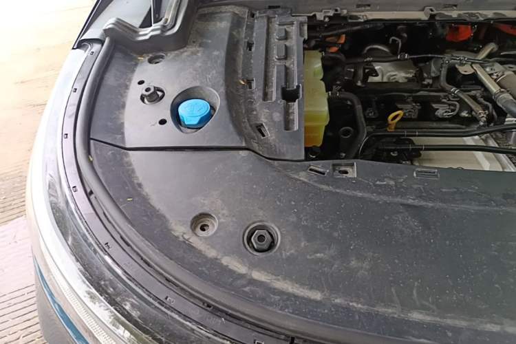 Used VOYAH Dream 2025 PHEV Four-Wheel-Drive Flagship Kunpeng Edition Engine Bay Right