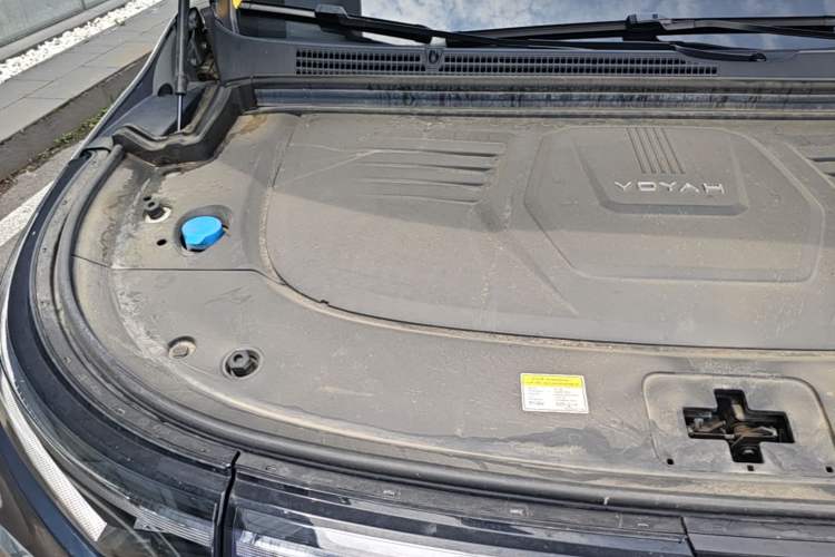 Used VOYAH Dream 2025 PHEV Four-Wheel-Drive Flagship Version – Qiankun Edition Engine Bay Right