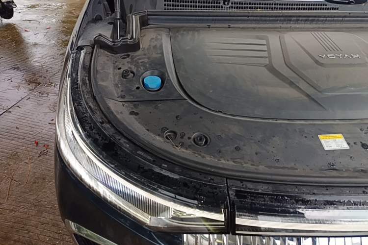 Used VOYAH Dream 2025 PHEV Four-Wheel-Drive Flagship Kunpeng Edition Engine Bay Right