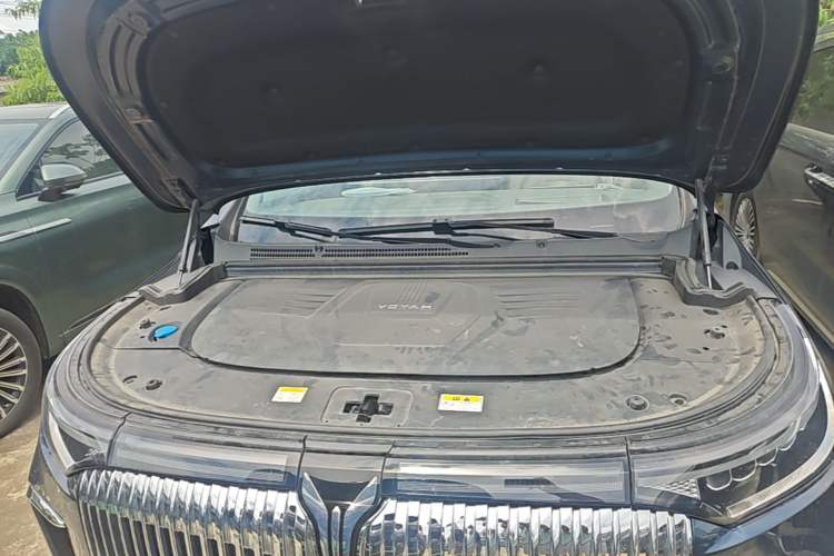 Used VOYAH Dream 2025 PHEV Four-Wheel-Drive Flagship Kunpeng Edition Engine Bay