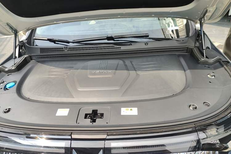 Used VOYAH Dream 2025 PHEV Four-Wheel-Drive Flagship Version – Qiankun Edition Engine Bay