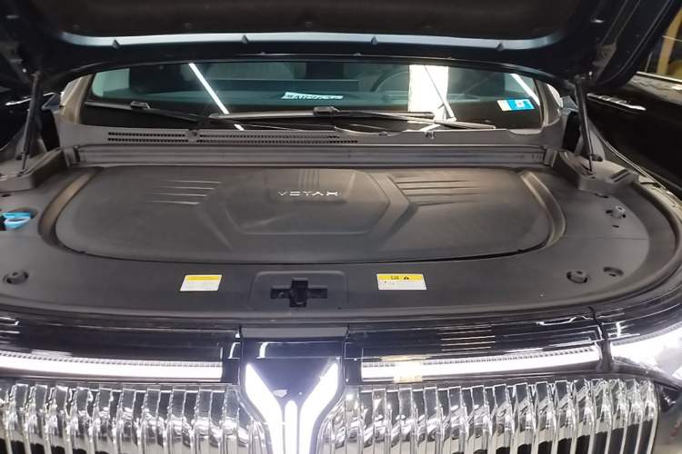 Used VOYAH Dream 2025 PHEV Four-Wheel-Drive Flagship Kunpeng Edition Engine Bay