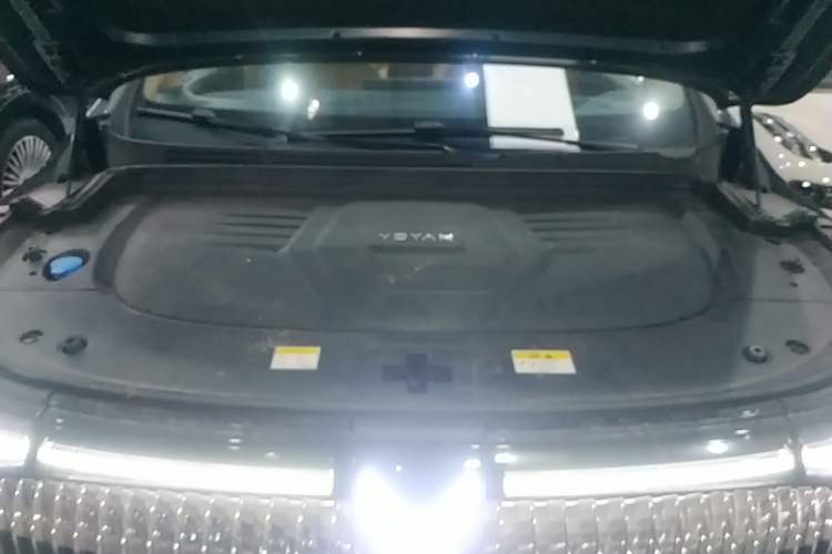 Used VOYAH Dream 2025 PHEV Four-Wheel Drive Prestige Qiankun Edition Engine Bay