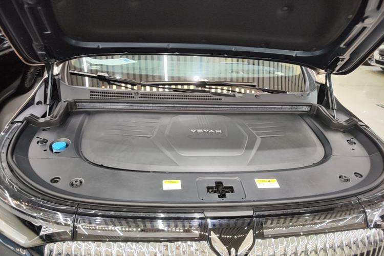 Used VOYAH Dream 2025 PHEV Four-Wheel-Drive Flagship Kunpeng Edition Engine Bay