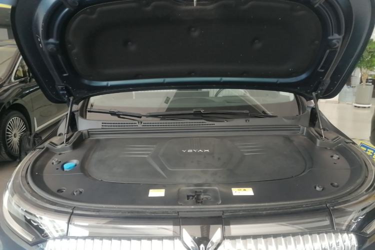 Used VOYAH Dream 2025 PHEV Four-Wheel-Drive Flagship Kunpeng Edition Engine Bay
