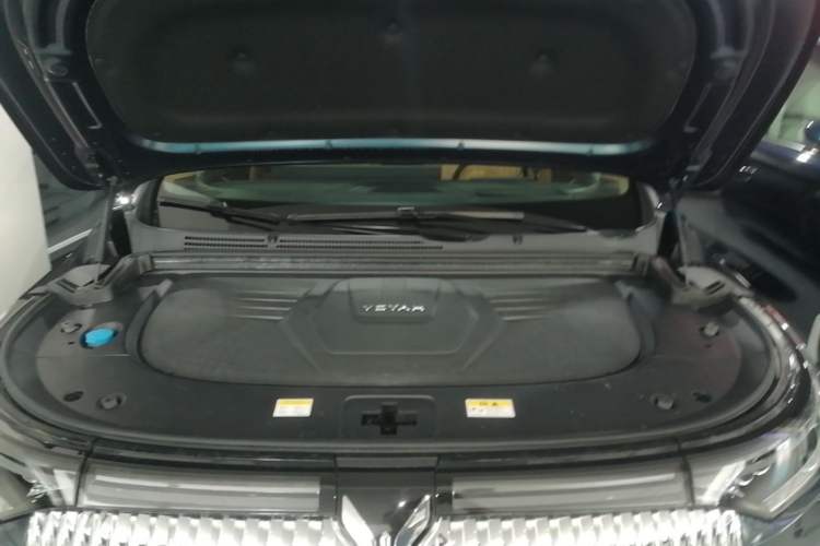 Used VOYAH Dream 2025 PHEV Four-Wheel-Drive Flagship Kunpeng Edition Engine Bay