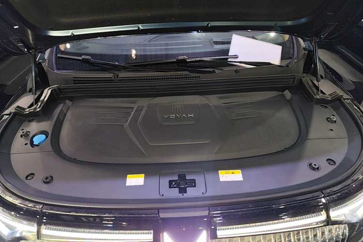 Used VOYAH Dream 2025 PHEV Four-Wheel Drive Prestige Qiankun Edition Engine Bay