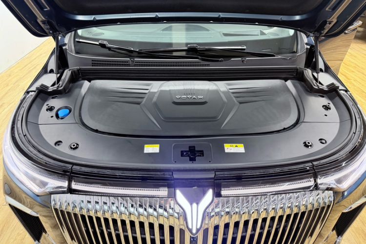Used VOYAH Dream 2025 PHEV Four-Wheel-Drive Flagship Kunpeng Edition Engine Bay