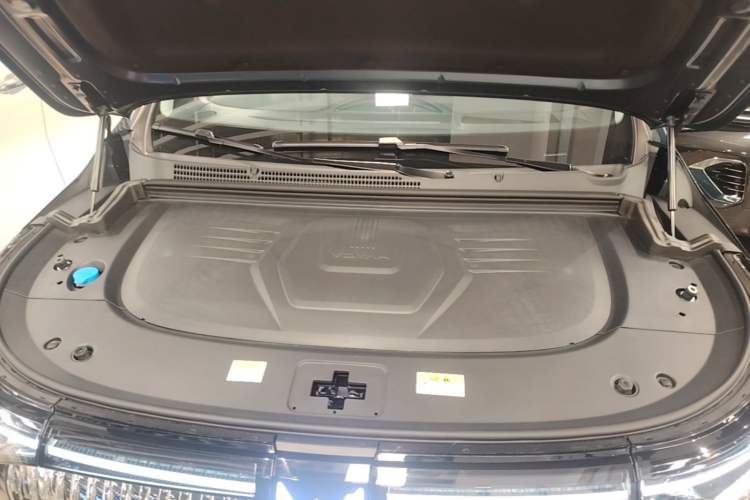 Used VOYAH Dream 2025 PHEV Four-Wheel Drive Prestige Kunpeng Edition Engine Bay