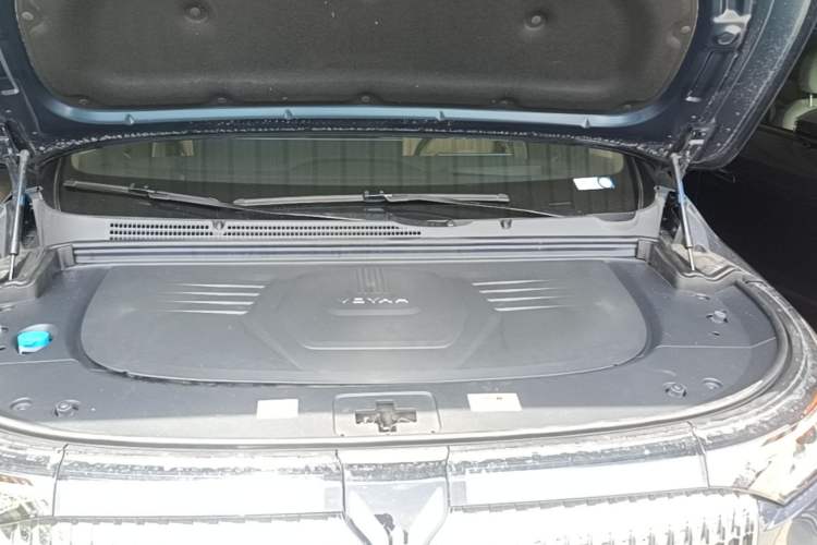 Used VOYAH Dream 2025 PHEV Four-Wheel-Drive Flagship Kunpeng Edition Engine Bay