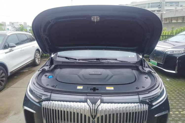 Used VOYAH Dream 2025 PHEV Four-Wheel-Drive Flagship Kunpeng Edition Engine Bay