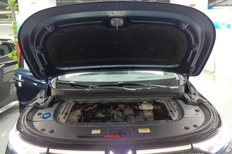 Used VOYAH Dream 2025 PHEV Four-Wheel-Drive Flagship Kunpeng Edition Engine Bay