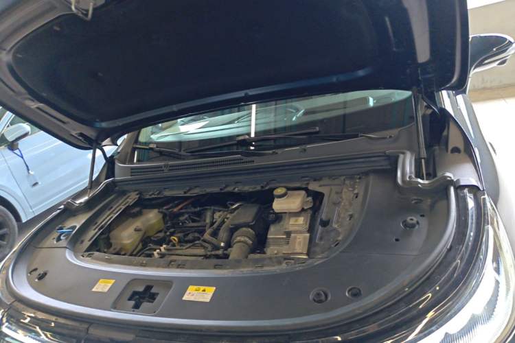 Used VOYAH Dream 2025 PHEV Four-Wheel Drive Prestige Kunpeng Edition Engine Bay