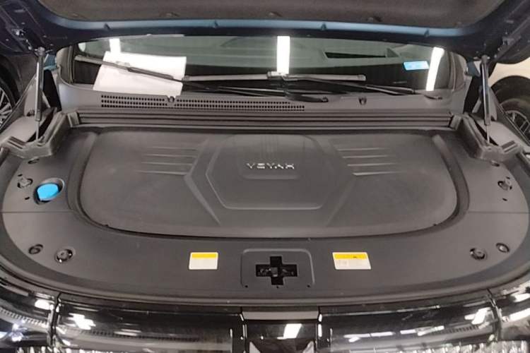 Used VOYAH Dream 2025 PHEV Four-Wheel-Drive Flagship Kunpeng Edition Engine Bay