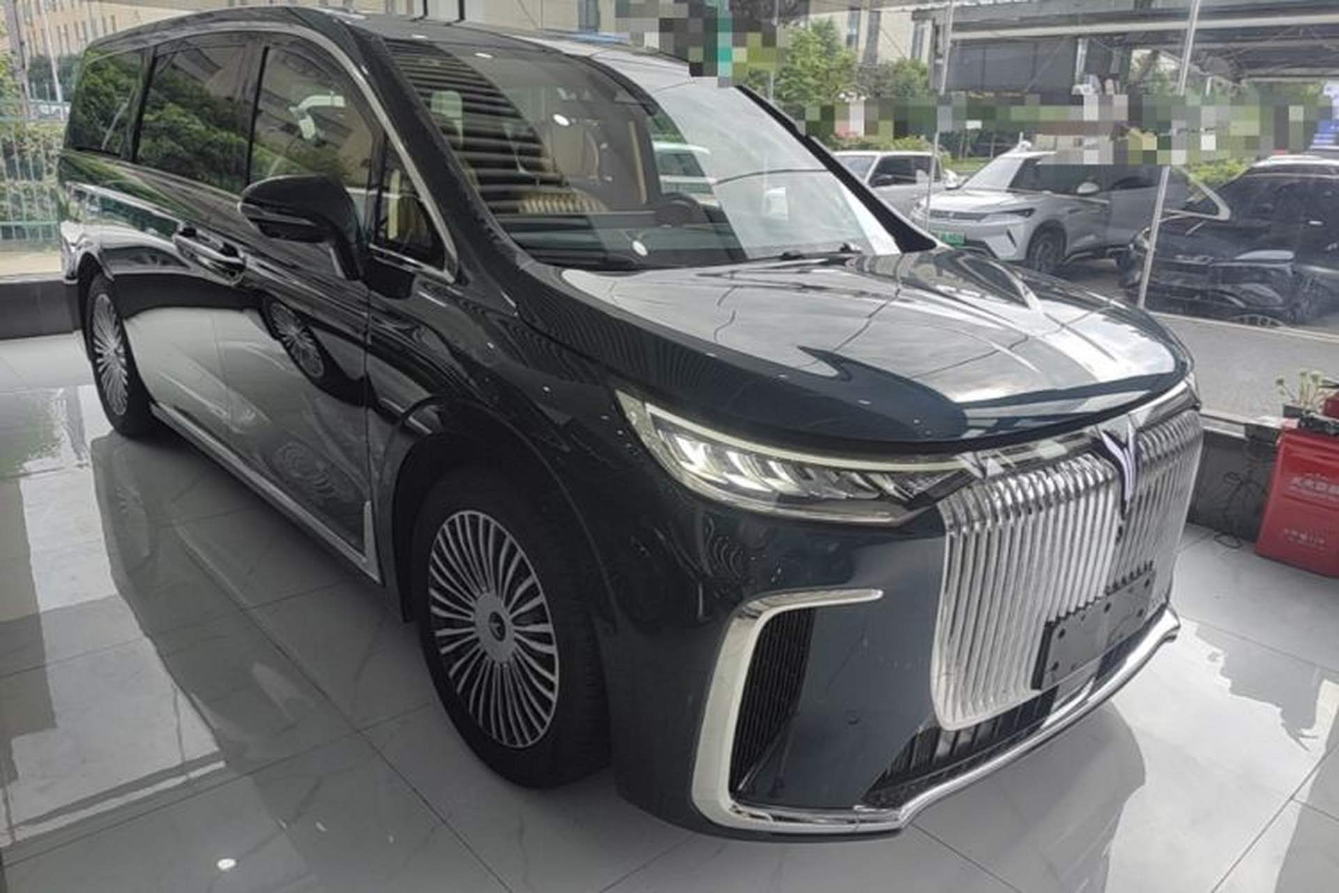 Used VOYAH Dream 2025 PHEV Four-Wheel-Drive Flagship Kunpeng Edition Exterior 1