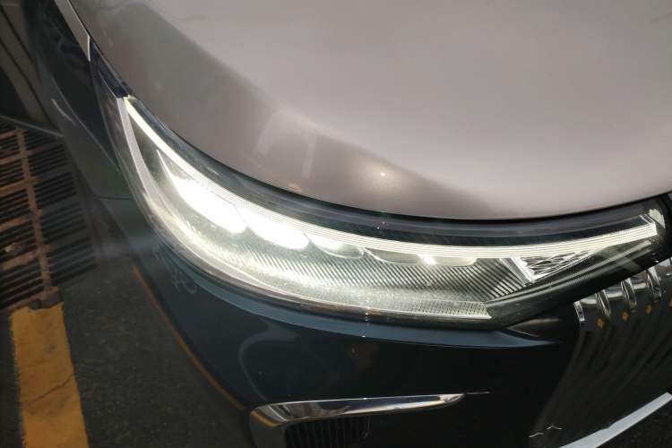 Used VOYAH Dream 2025 PHEV Four-Wheel Drive Excellence Kunpeng Edition Exterior 1