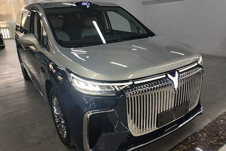 Used VOYAH Dream 2025 EV Four-Wheel Drive Flagship Kunpeng Edition Exterior 1