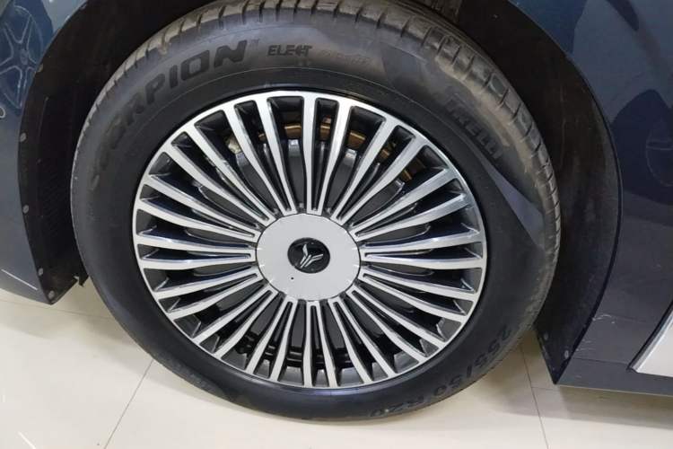 Used VOYAH Dream 2025 PHEV Four-Wheel-Drive Flagship Kunpeng Edition Exterior 1