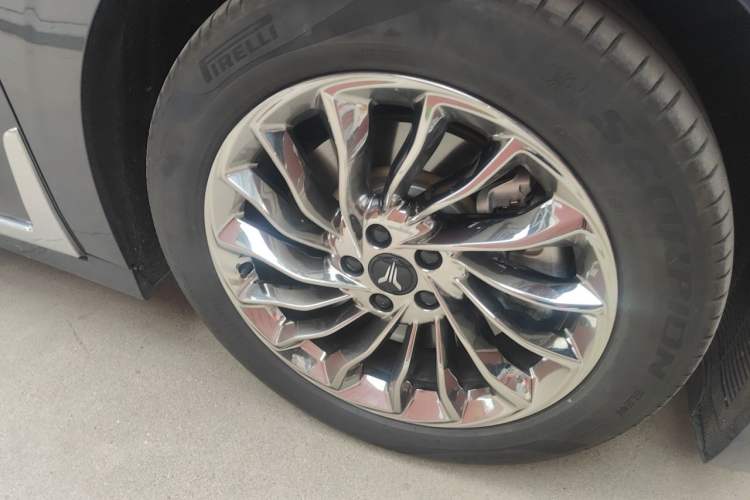Used VOYAH Dream 2025 PHEV Four-Wheel-Drive Flagship Version – Qiankun Edition Exterior 1