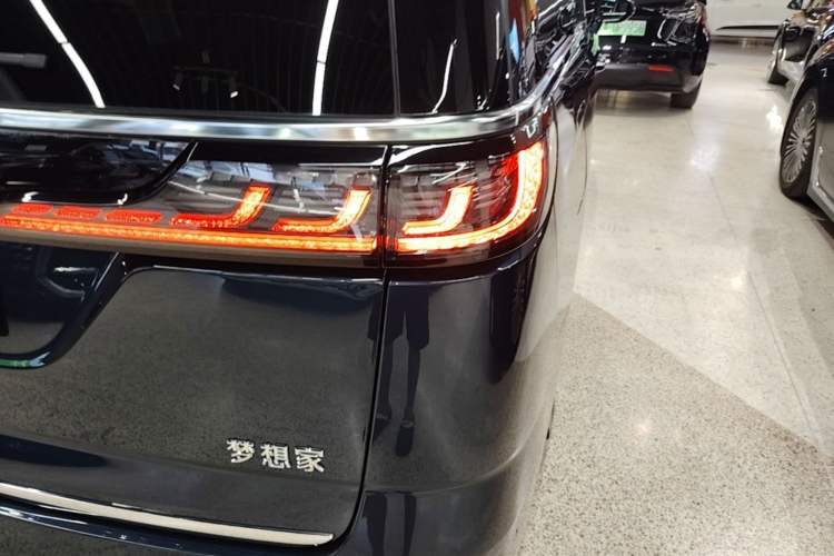 Used VOYAH Dream 2025 PHEV Four-Wheel-Drive Flagship Kunpeng Edition Exterior 1