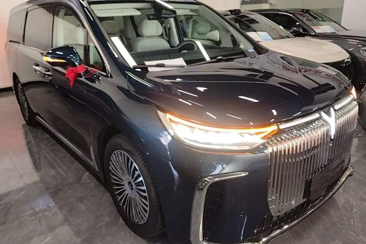 Used VOYAH Dream 2025 PHEV Four-Wheel-Drive Flagship Kunpeng Edition Exterior 1
