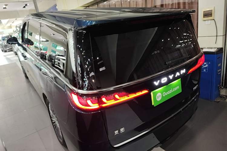Used VOYAH Dream 2025 PHEV Four-Wheel-Drive Flagship Kunpeng Edition Exterior 2